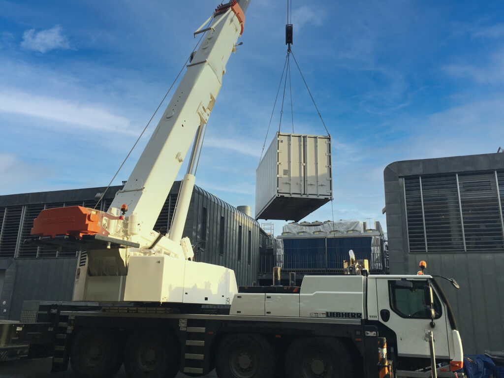 Déchargement d'un container sur chantier